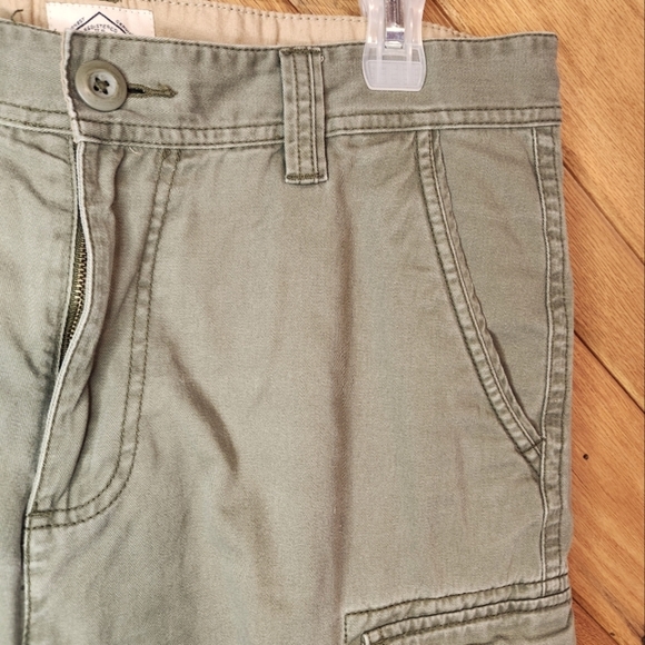 St. John's Bay size 34 green cargo shorts - Picture 3 of 11
